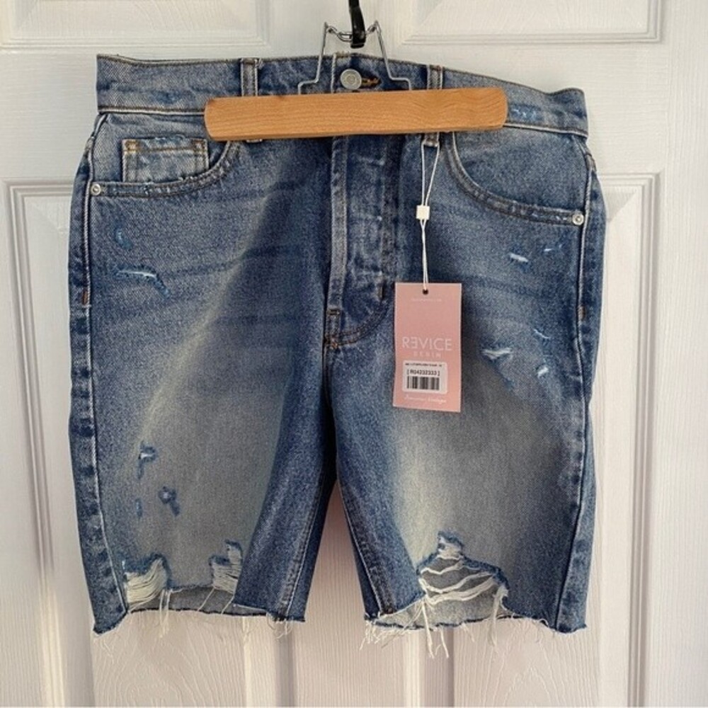Revice 90’s CutOffs New Wash Denim Button Fly Shorts NWT - size 28 (US 6)